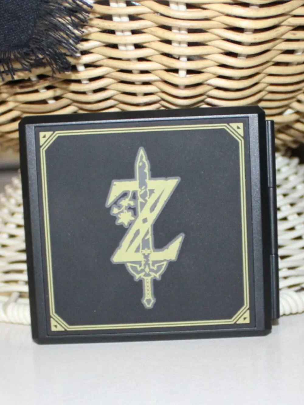 NWOT Zelda Game card case for Nintendo Switch NICE